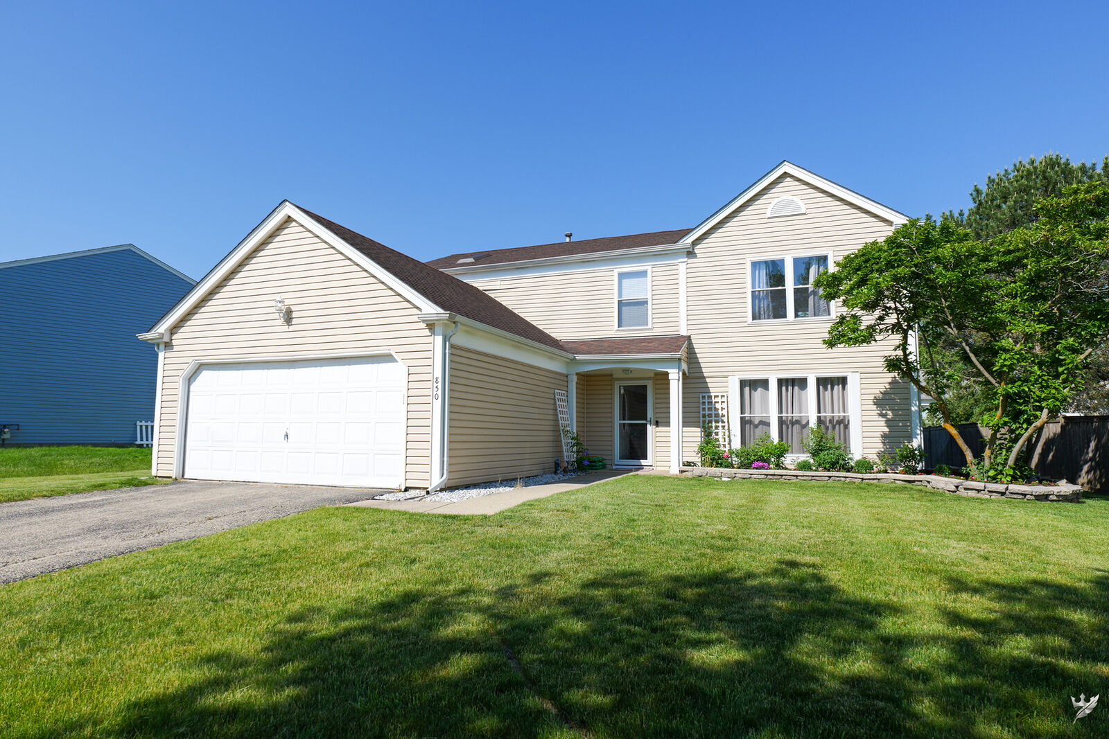 Property Photo:  850 Indian Wells Circle  IL 60123 
