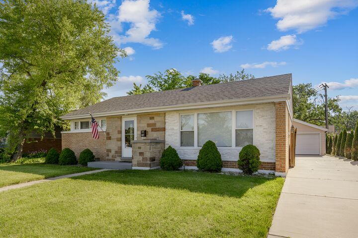 Property Photo:  407 N West Avenue  IL 60126 
