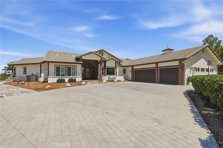 Property Photo: 41110 Los Ranchos Cir CA 92592