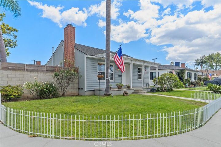 Property Photo: 320 E 44th CA 90807