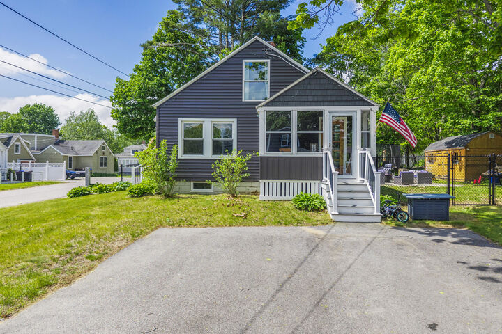 Property Photo:  8 Somerset Avenue  ME 04064 
