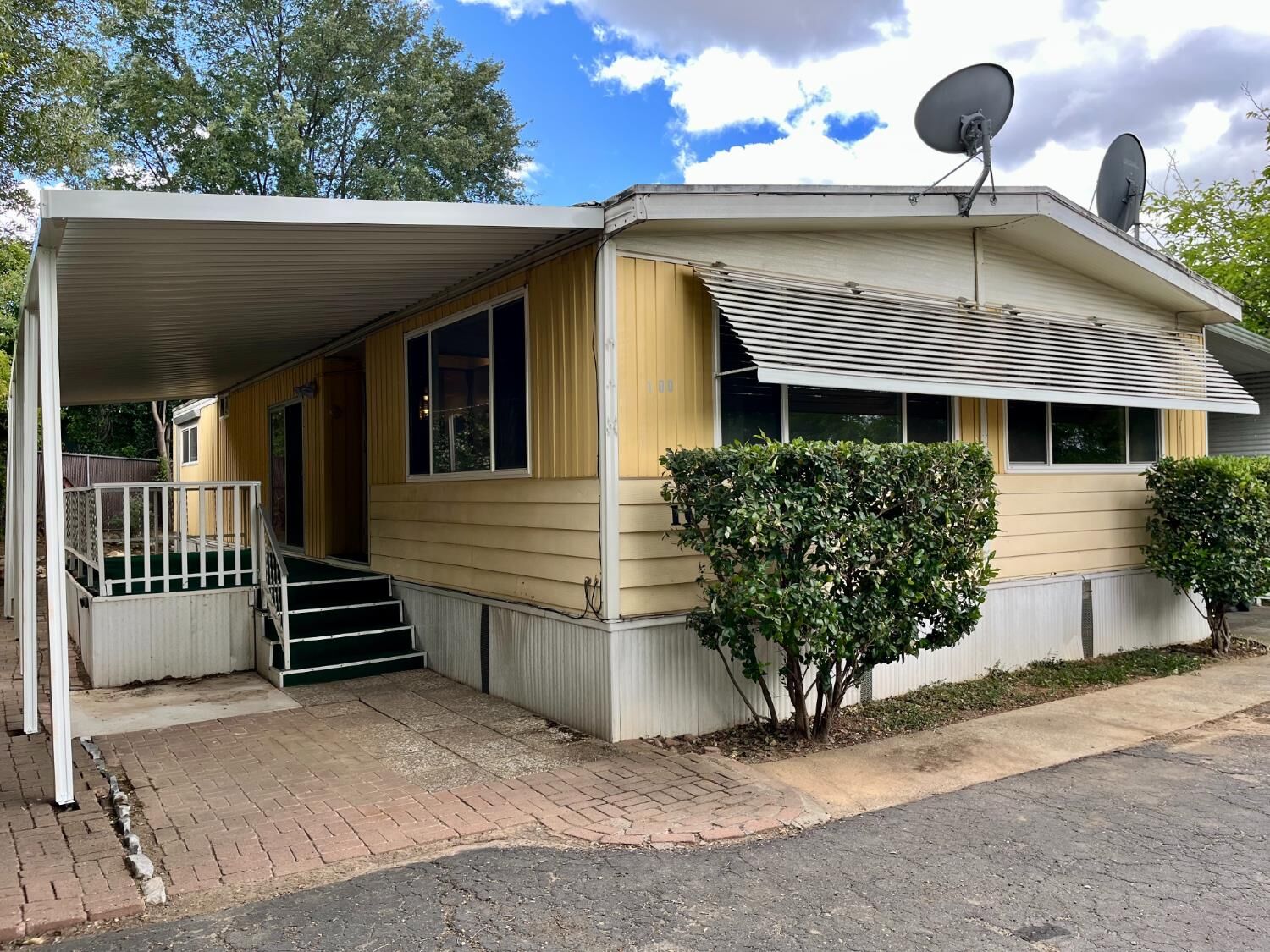 Property Photo: 314 S Main Street 100 CA 95221