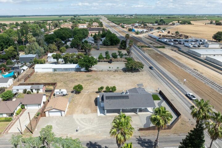 Property Photo: 720 N 2nd Street CA 95363