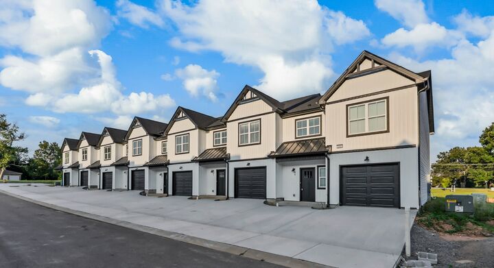 Property Photo:  166 Sango Dr Bldg 6 54  TN 37043 
