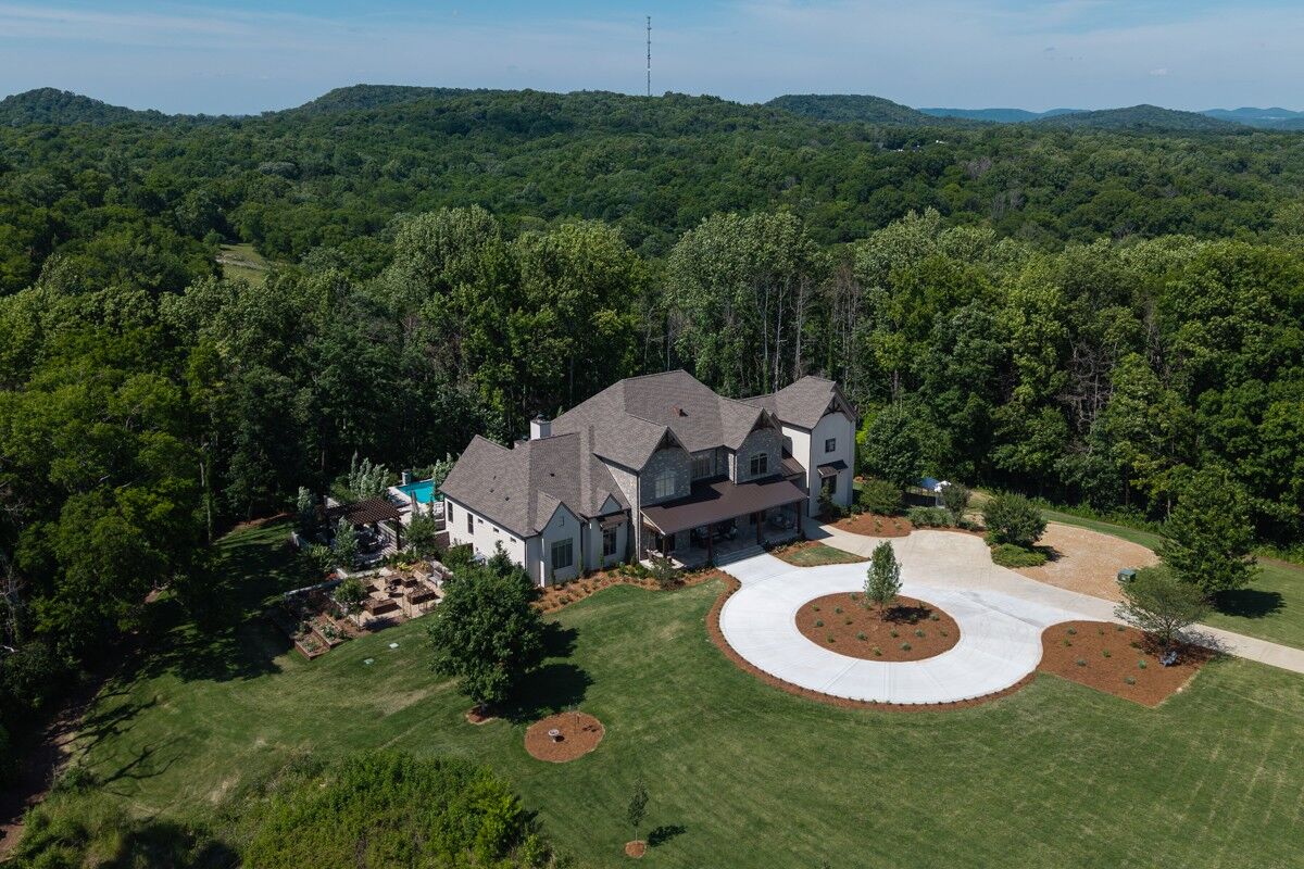 Property Photo:  5019 Hilltop Ln  TN 37046 