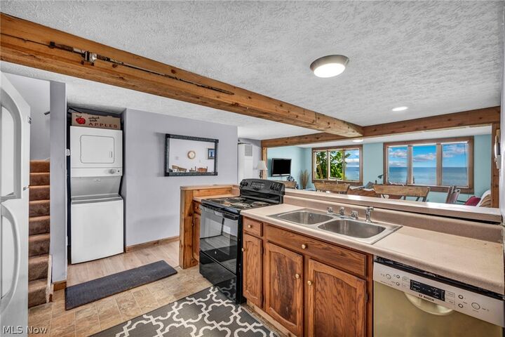 Property Photo: 15 Lake Hurst Drive OH 44004