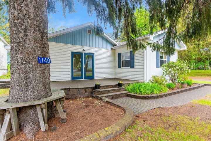 Property Photo:  1140 Maple Avenue  NS B0P 1C0 