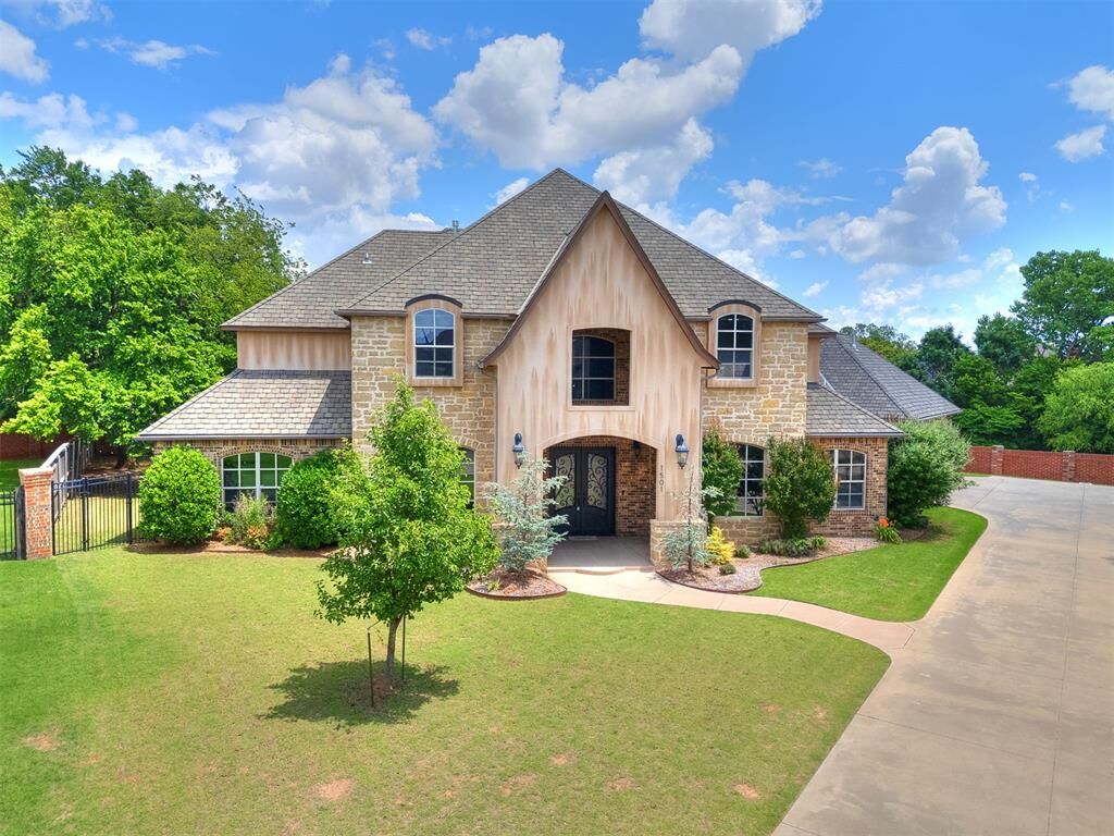 Property Photo:  1501 SW 113th Place  OK 73170 