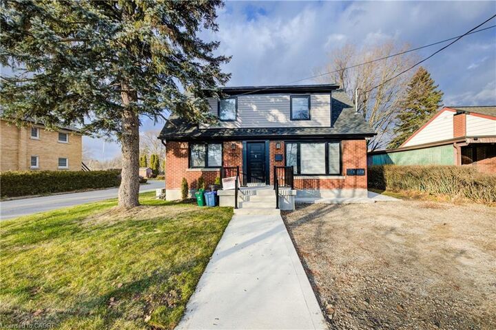 Property Photo:  1100 Union Street Main  ON N2H 6K1 