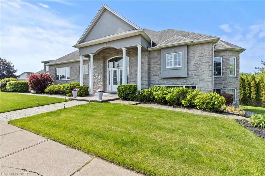 Property Photo: 3689 Cardinal Drive ON L2H 2Y1