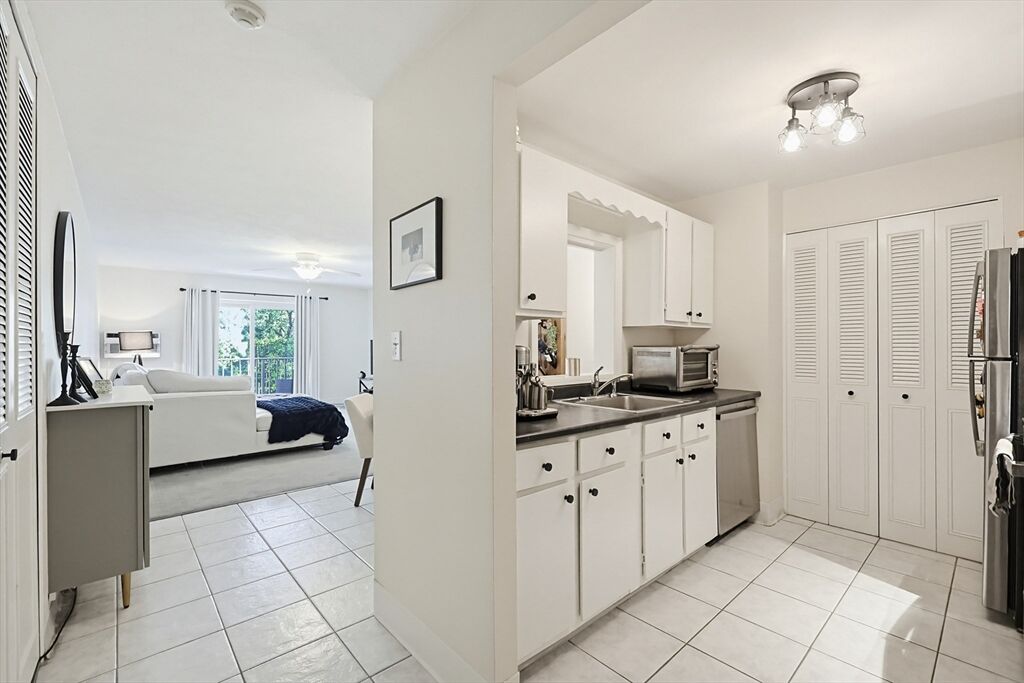 Property Photo:  46 Greentree Ln 47  MA 02190 