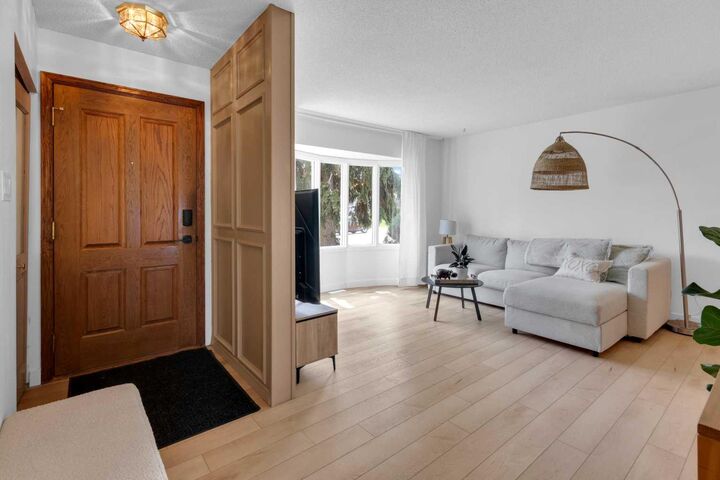 Property Photo: 77 Hogarth Crescent SW AB T2V 3A8