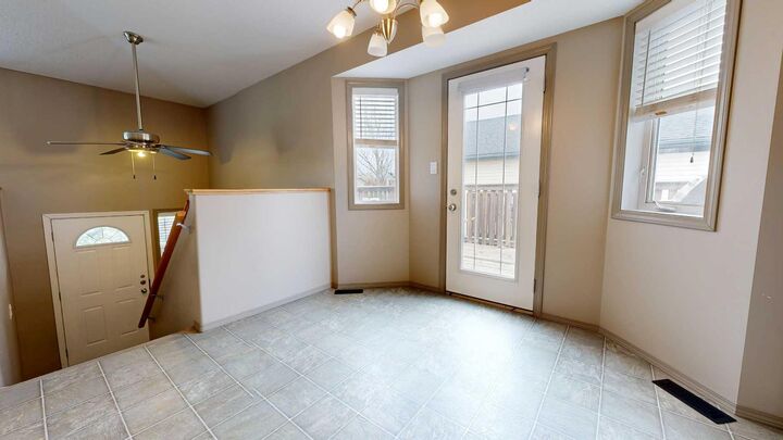 Photo de la propriété: 6322 88A Street AB T8W 2V3