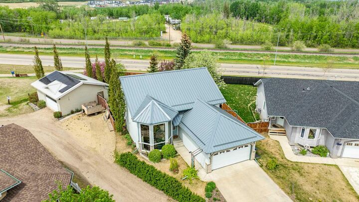 25 Fern Glade Crescent — photo 1