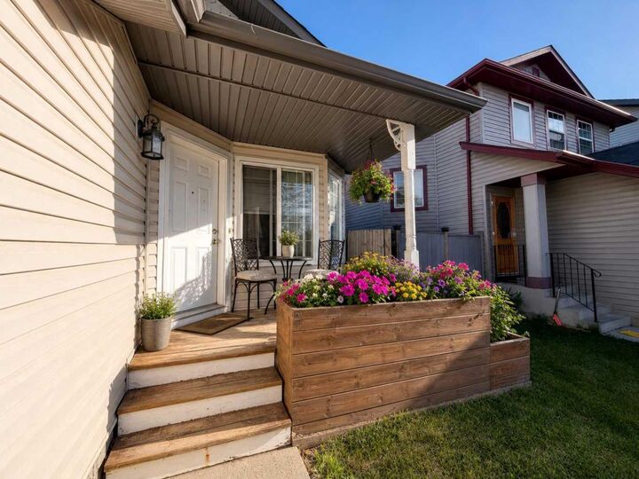 Property Photo: 129 Cimarron Grove Circle AB T1S 2M1