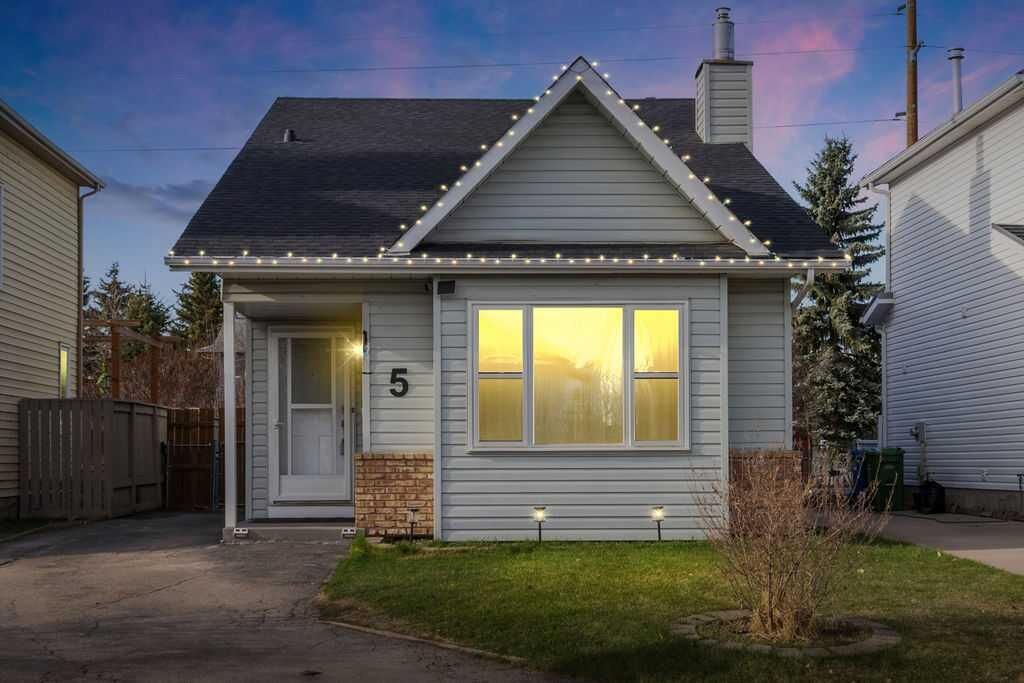 Photo de la propriété:  5 Shawglen Court SW  AB T2Y 2R1 