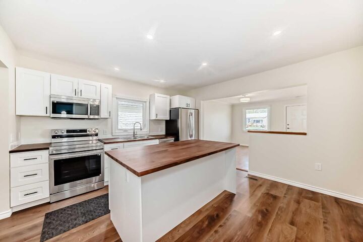 Property Photo:  367 47 Avenue W  AB T0L 0T0 