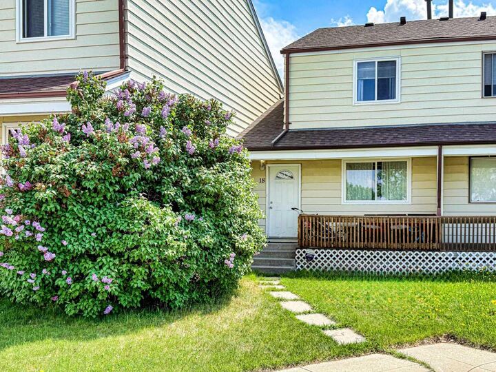 Property Photo:  18 Princess Petra Avenue  AB T0M 0W0 
