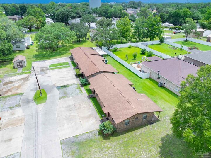 Property Photo:  818 Lark St, Fo Lark Ave 1,2,3,4  FL 32547 