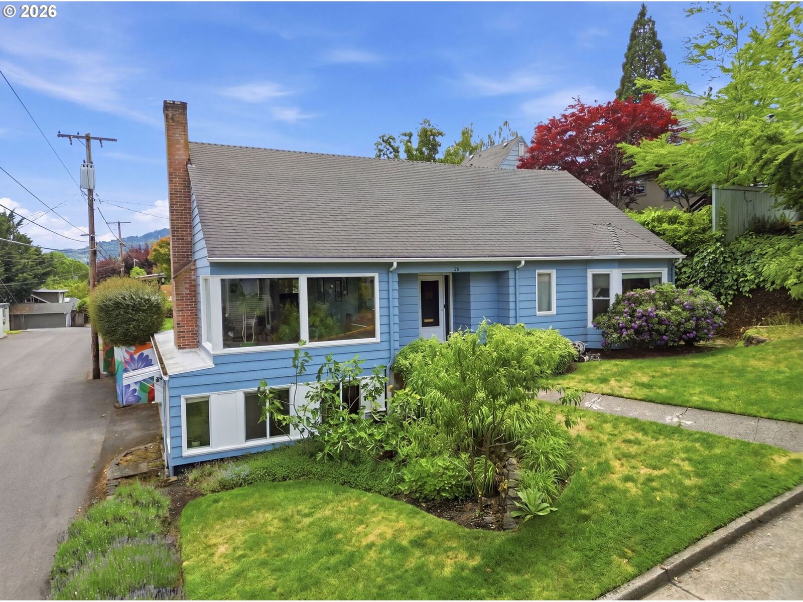 Property Photo: 28 W 22nd Ave OR 97405