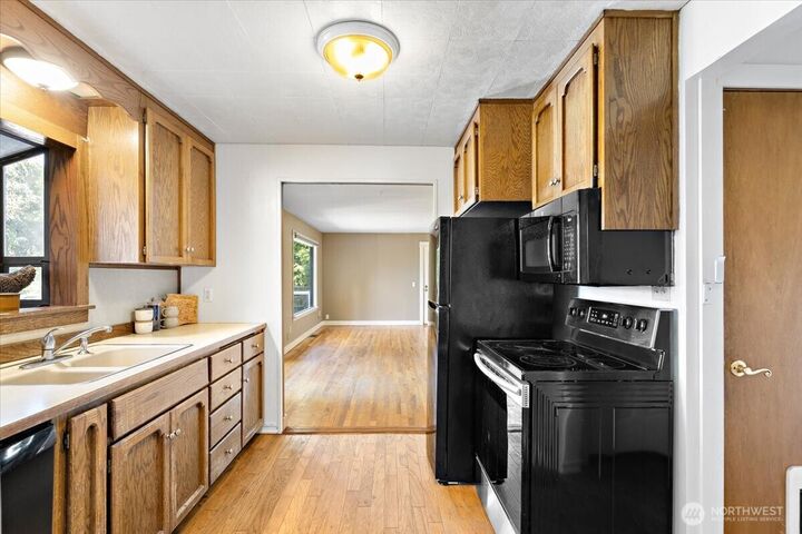 Property Photo:  3817  Shelby Road  WA 98087 