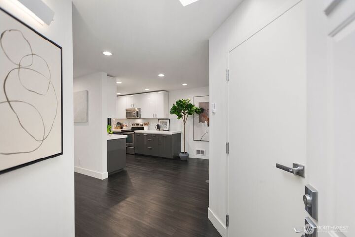 Property Photo:  325  7th Avenue S  WA 98033 