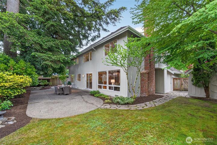Property Photo:  12610 NE 68th Place  WA 98033 