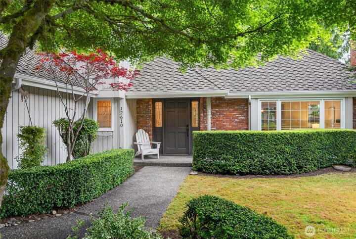 Property Photo:  12610 NE 68th Place  WA 98033 