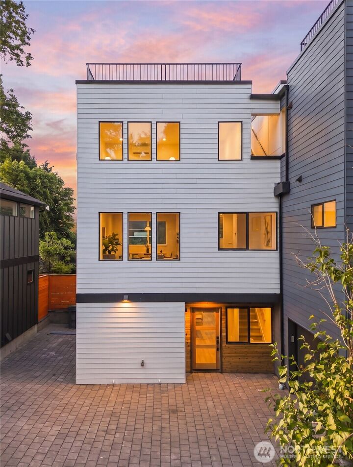 Property Photo:  11733  Durland Avenue NE B  WA 98125 