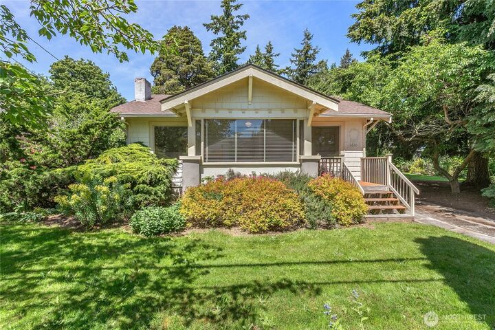 Property Photo:  1610 E Maplewood Avenue  WA 98225 