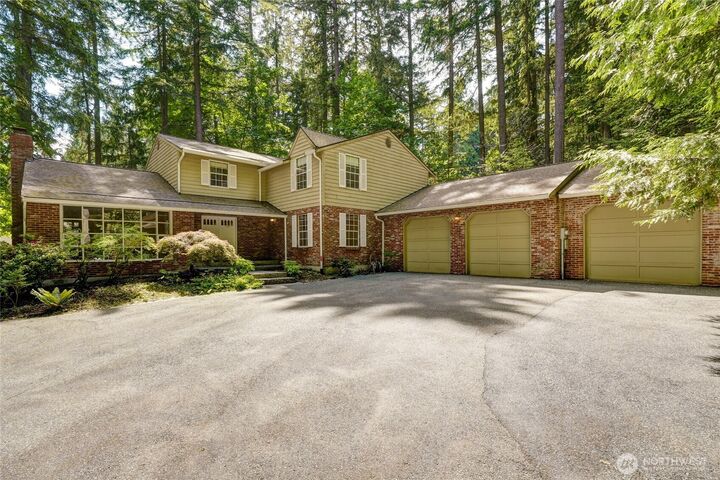 Property Photo: 2833 140th Avenue NE WA 98005