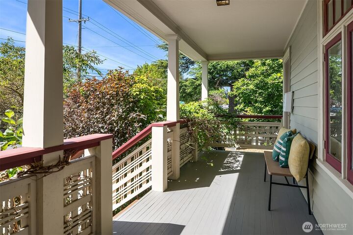 Property Photo:  5216  9th Avenue NW  WA 98107 