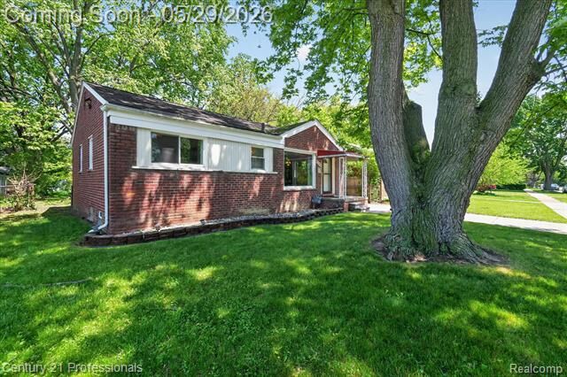 Property Photo:  28688 Emerson Street  MI 48141 