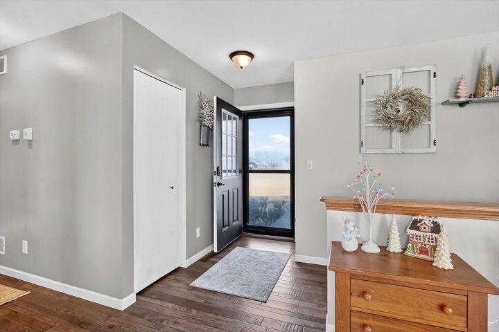 Property Photo:  1627 Redwood Drive  WI 53548 