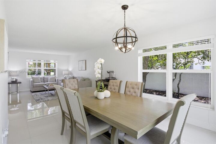 Property Photo: 2 Gables Blvd FL 33326