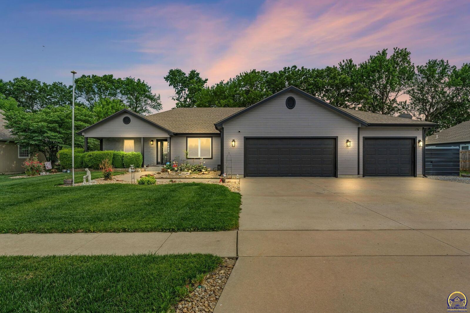 Property Photo:  3607 SE 22nd Ter  KS 66605 