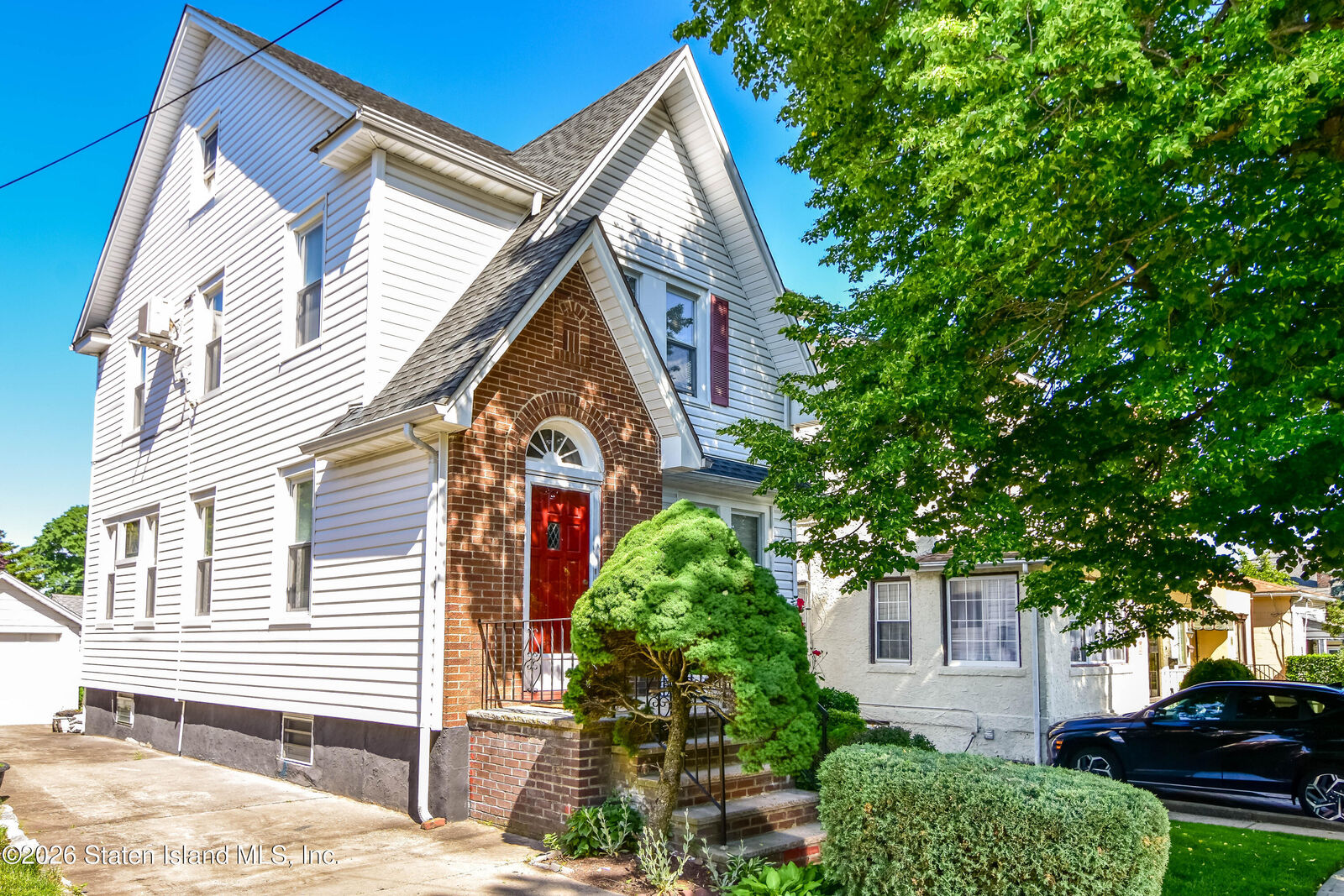Property Photo:  592 Oakland Avenue  NY 10310 