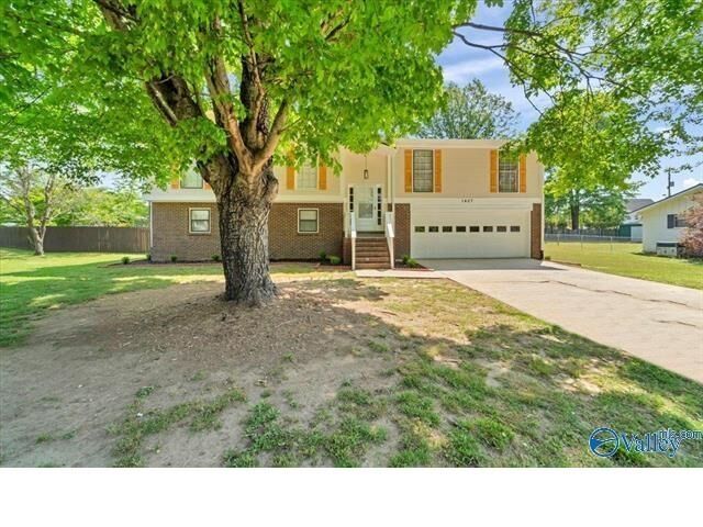 Property Photo:  1407 Longbrook Dr  AL 35055 