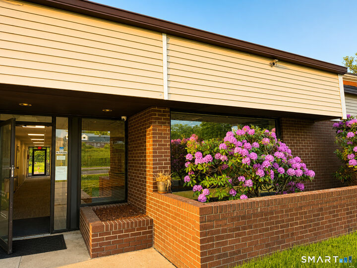Property Photo:  6 Park Place 4  CT 06052 