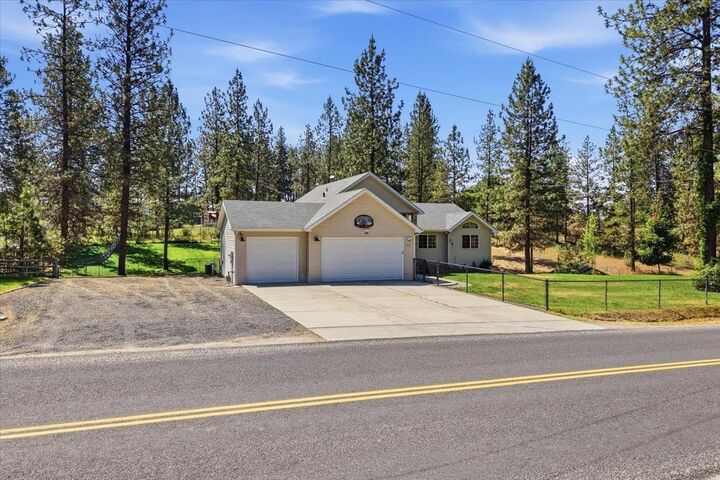 Property Photo: 5861 Jergens Rd WA 99026