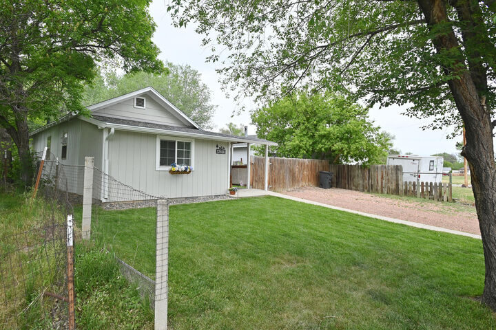Property Photo:  