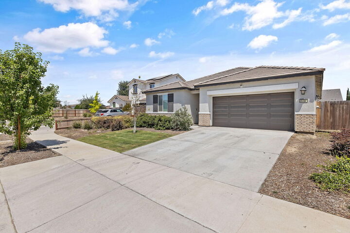 Property Photo:  3518 E Laura Court  CA 93292 