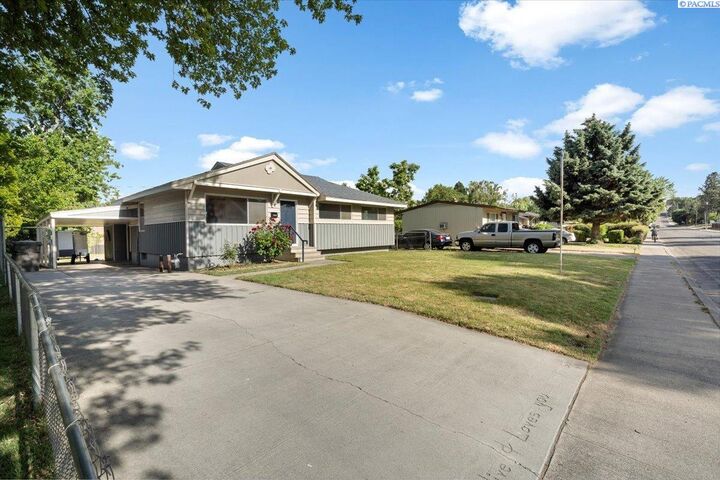 Property Photo:  1701 S Garfield St  WA 99337 