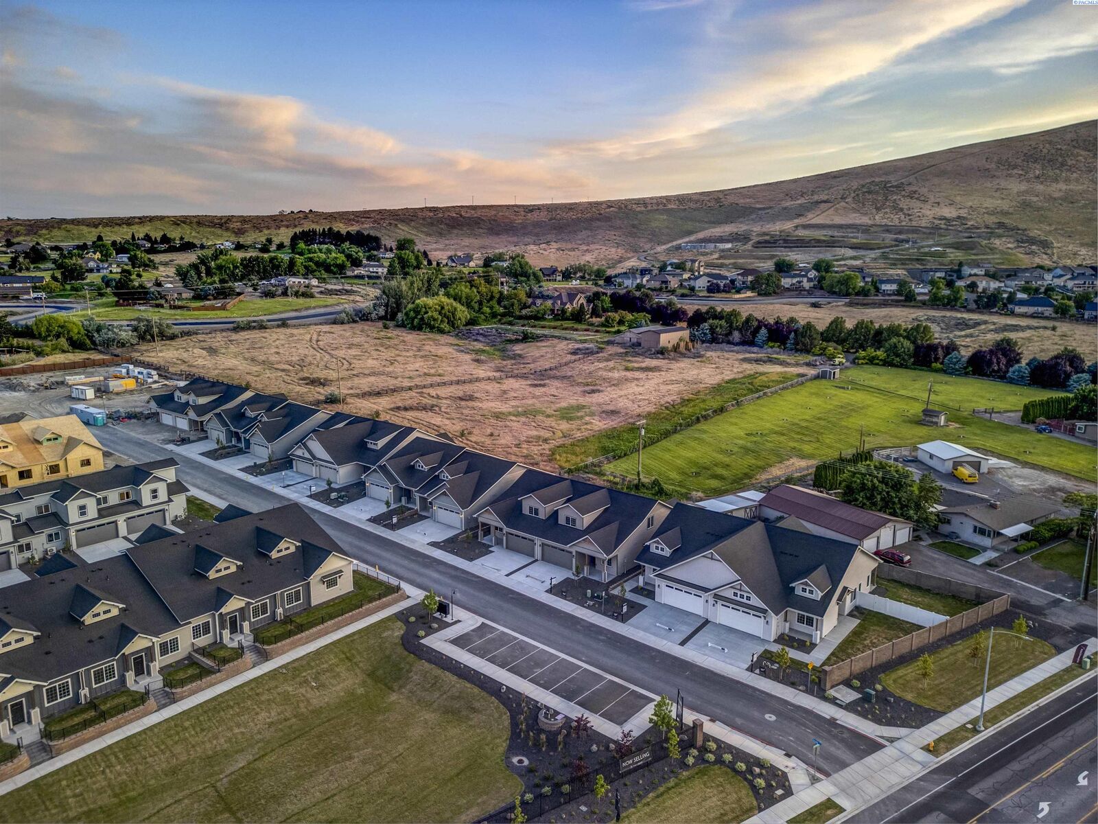 Property Photo: 4545 Grove Court WA 99353