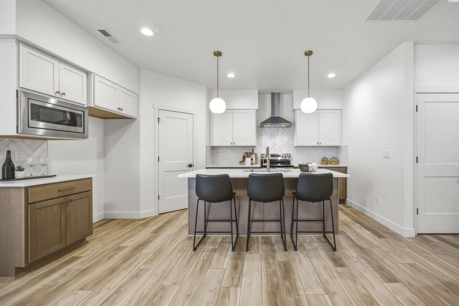 Property Photo:  4537 Grove Court  WA 99353 