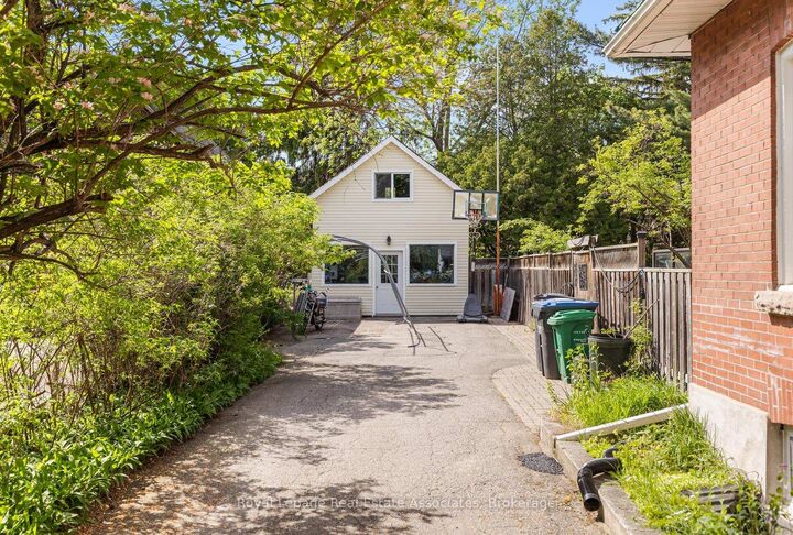 Property Photo: 1807 Balsam Avenue ON L5J 1L3
