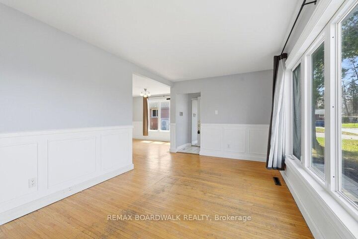 Property Photo: 1279 Adirondack Drive ON K2C 2V7