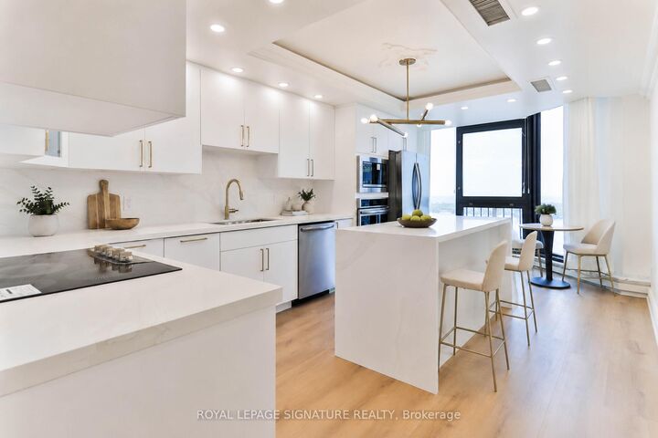 Property Photo: 55 Harbour Square Ph10 ON M5J 2L1