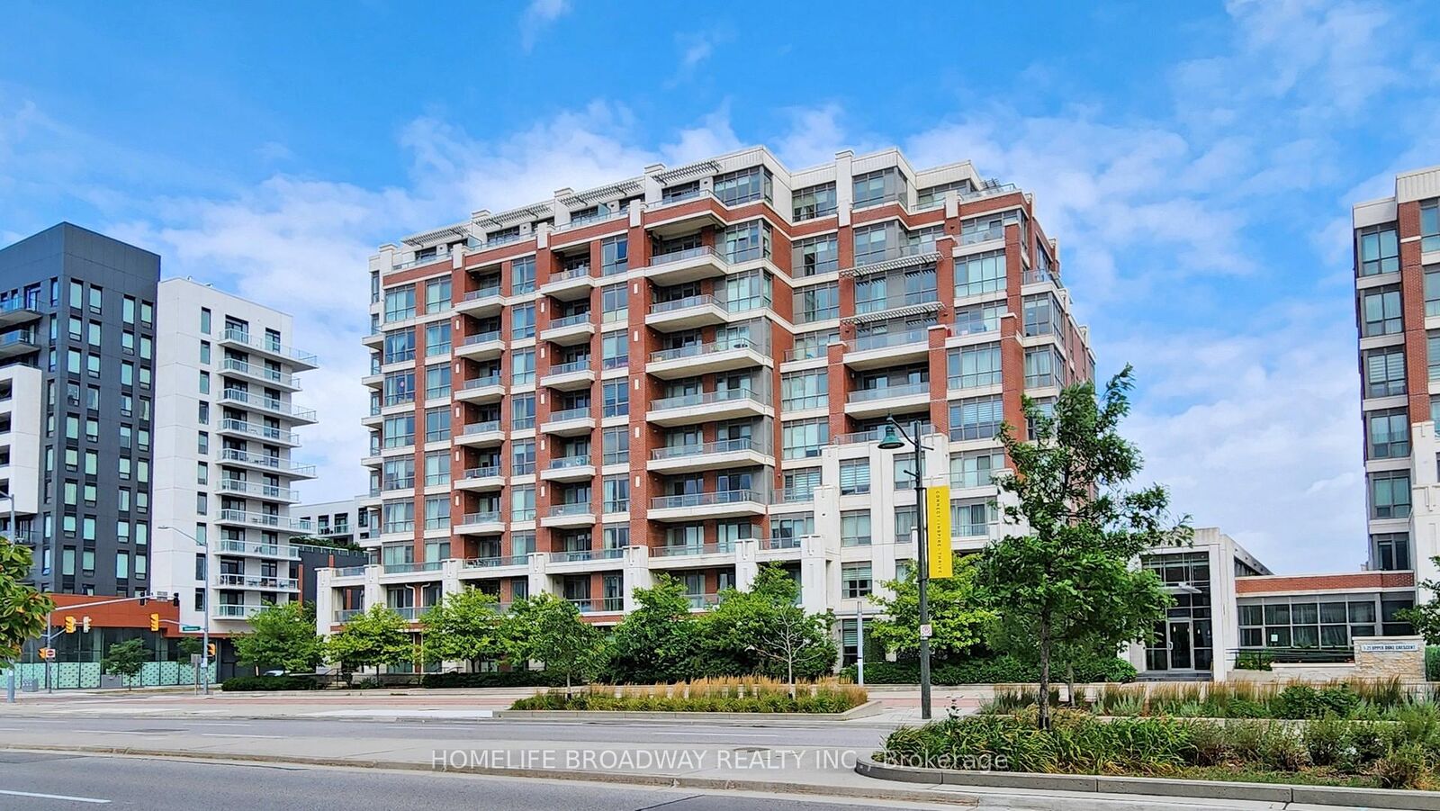 Property Photo: 1 Upper Duke Crescent 806 ON L6G 0B6