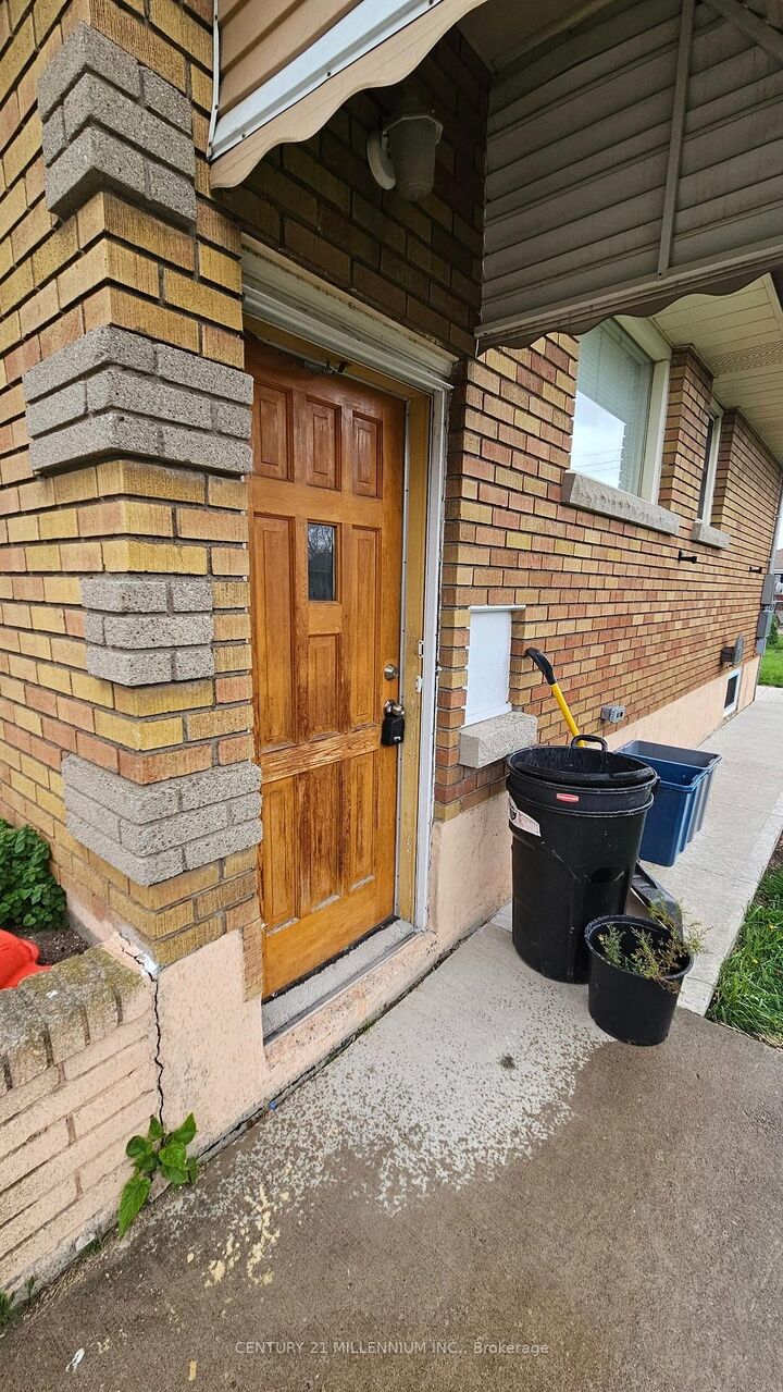 Property Photo:  32 Stewart Avenue Bsmt  ON L2V 2W7 